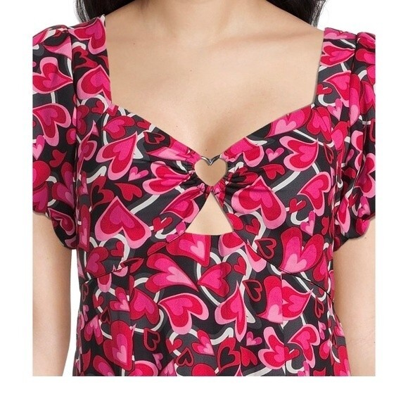 NWT Junior’s Large (11-13) Hot Pink Heart Mini Dress With Balloon Sleeves - Picture 3 of 4